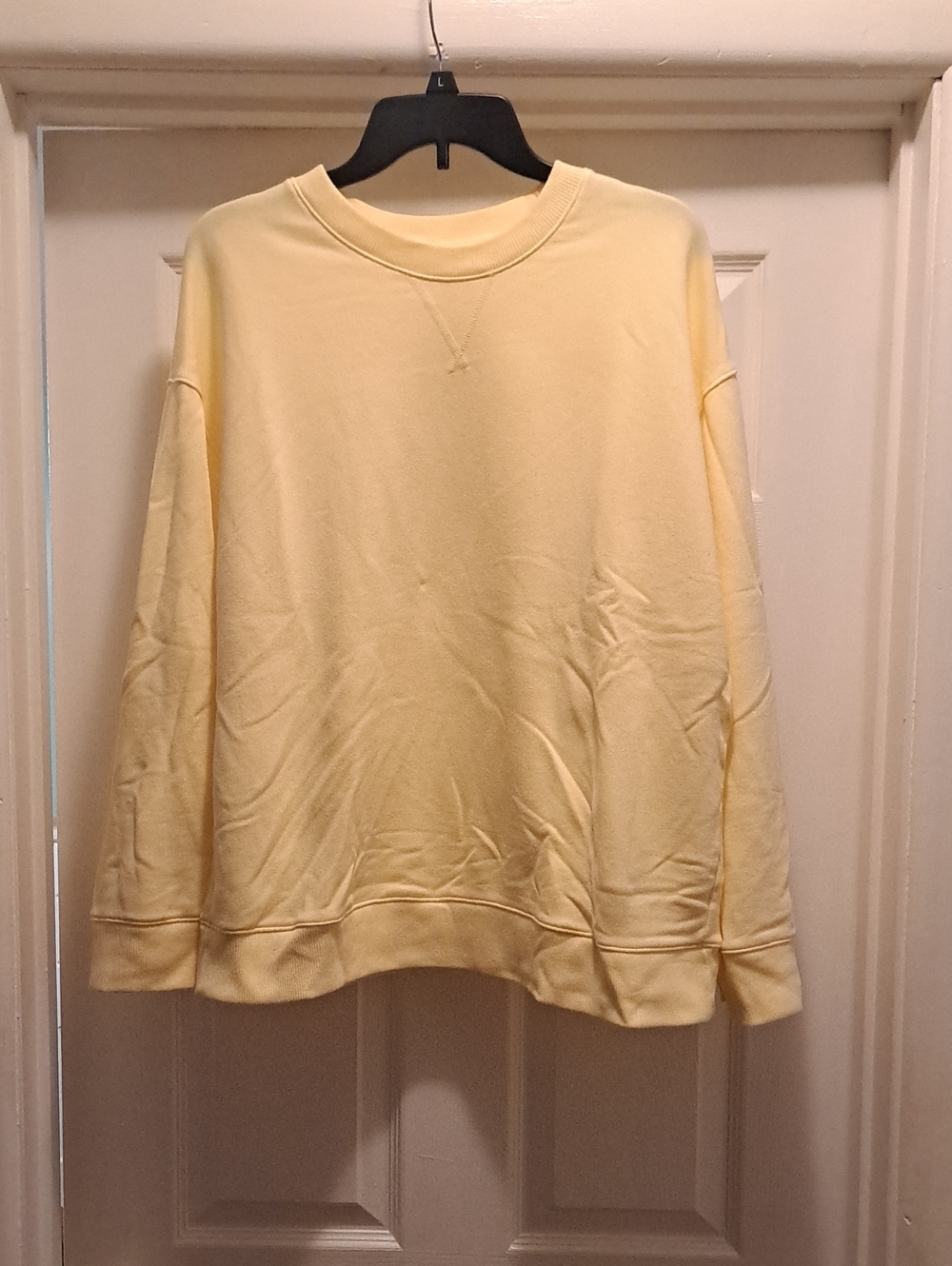Time and Tru Womens Crewneck Sweatshirt in Pale Yellow